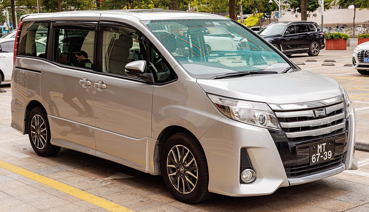 Toyota Noah 2.0 X 2020